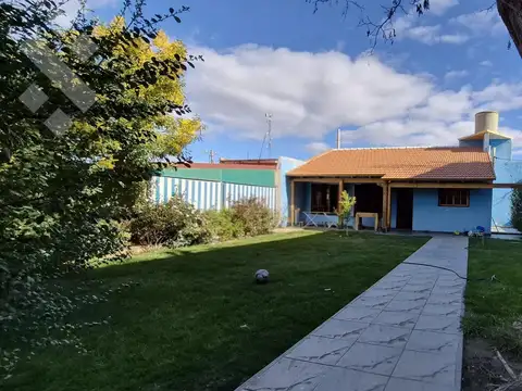 CASA EN VENTA, BARRIO UNO, PLAZA HUINCUL