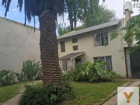 Casa 8 ambientes con 4 baños