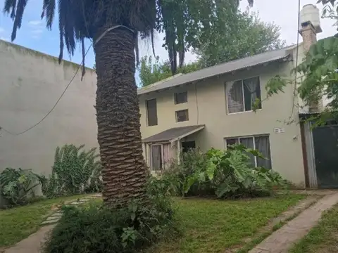 Casa 8 ambientes con 4 baños