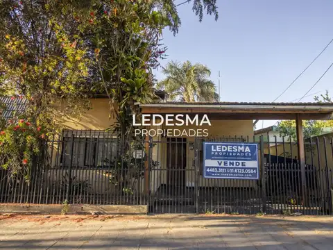 VENTA CASA 4 AMBIENTES CON COCHERA EN VENTA APTO CREDITO
