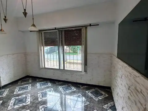 Depto Tipo Casa en Alquiler con 1 cocheras