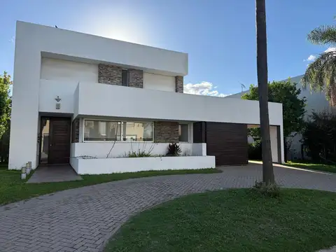 Casa en alquiler, Cadaques barrio cerrado. Amoblada.