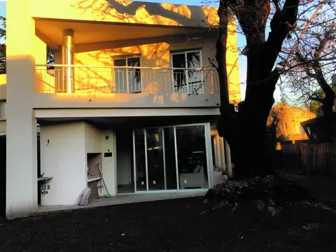 Gobernador Udaondo al 4100