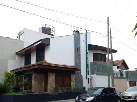 EXCELENTE CHALET 4 AMBIENTES CENTRO DE RAMOS MEJIA