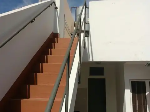 DEPARTAMENTO EN PRIMER PISO,CON AMBIENTES AMPLIOS