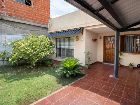 CASA 3 AMBIENTES + DEPARTAMENTO + COCHERA LANUS 