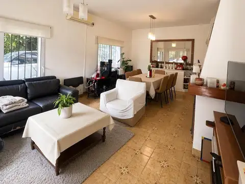 Casa en Venta con 4 cocheras