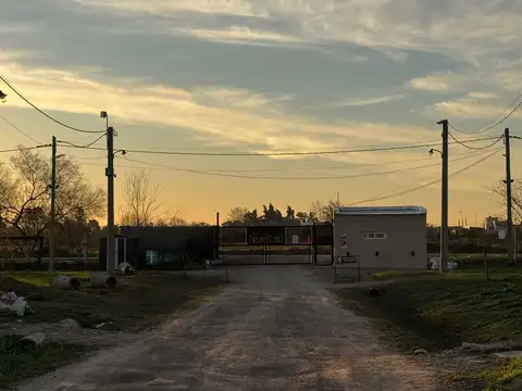LOTE CENTRAL EN VENTA LOS HORNOS BARRIO SEGURIDAD