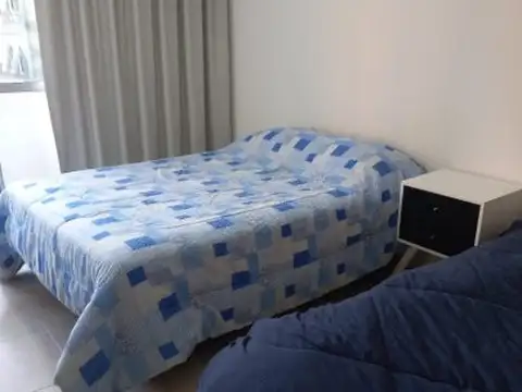 Monserrat, Bme Mitre 1400, 1 amb, 40m2, u$s 600 + expensas ( Oct 2025= $ 200,000) + luz + inter...