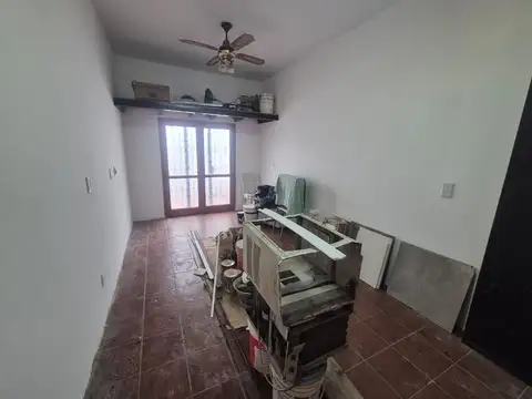 VENTA CASA 3 DORMITORIOS, COCHERA Y QUINCHO.