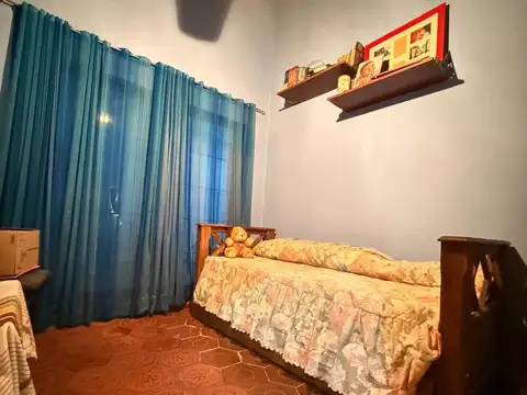 Casa 6 ambientes con 2 baños