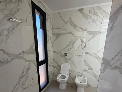 Casa 4 ambientes con 3 baños