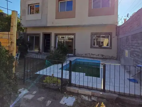 Casa en Alquiler con 1 cochera