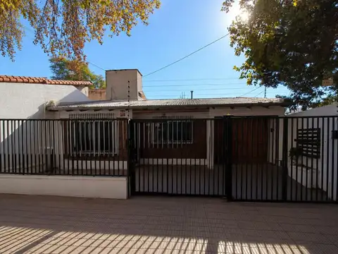 Casa en Alquiler en La Sexta Sección, Ciudad| 3 dormitorios, 3 baños, cochera, pileta