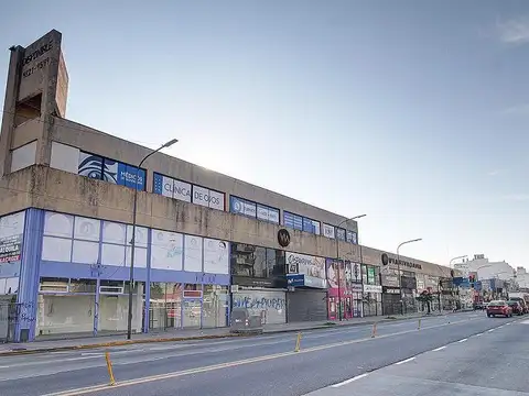 Liniers, a mts estacion, en venta, 13 locales en block, 120mts, 2060m2. alto transito peat y vehic.