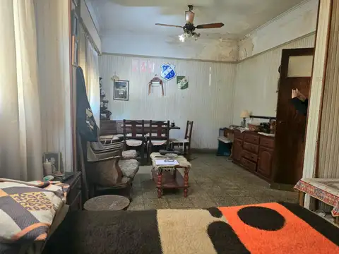 Casa 6 ambientes con 2 baños