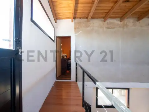 CASA EN VENTA EN GONNET CON PARQUE