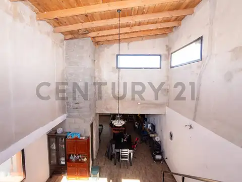 CASA EN VENTA EN GONNET CON PARQUE