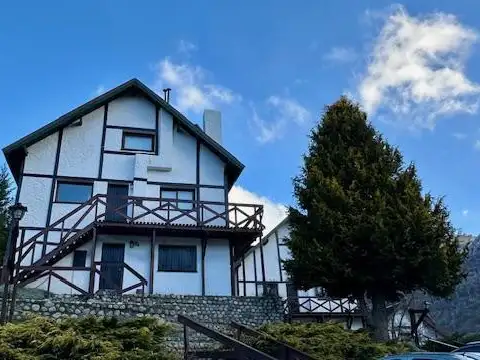 venta  excelente departamento Cerro Catedral 2 dormitorios 2 baños reciclado a nuevo tipo PH