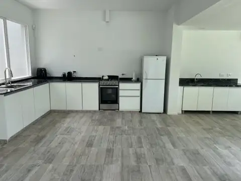 Casa 2 ambientes con 2 baños