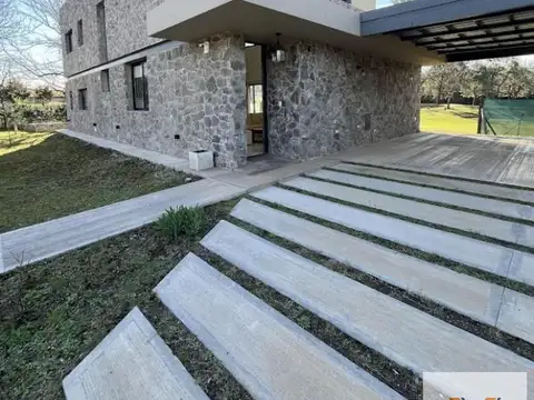 Casa en venta - 2 Dormitorios 3 Baños - Córdoba