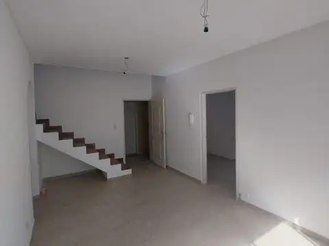 Depto Tipo Casa en Alquiler de 1 dormitorio