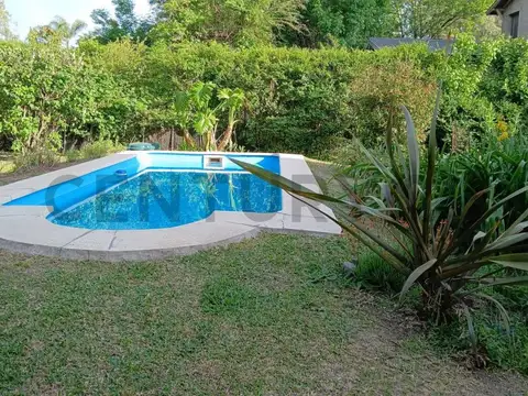 Casa 6 ambientes con 2 baños
