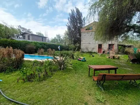 Casa en Alquiler con 3 cocheras