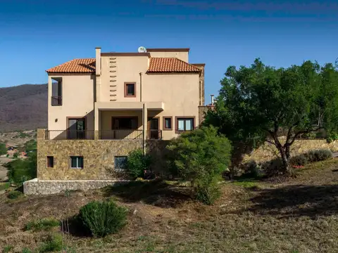 Casa 8 ambientes con 6 baños