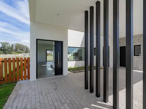 Casa 4 ambientes con 3 baños