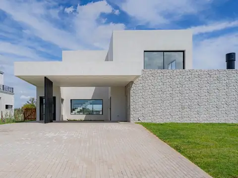 casa en venta 4 ambientes barrio Aluen Ezeiza