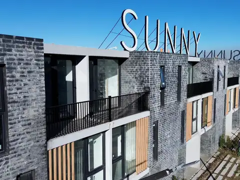 Casa Triplex en Alquiler de 3 Dormitorios en Sunny