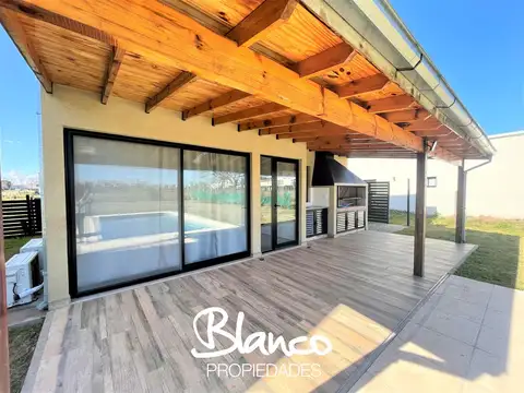 Casa en Venta en Pilar del Este - Santa Elena, USD 180.000
