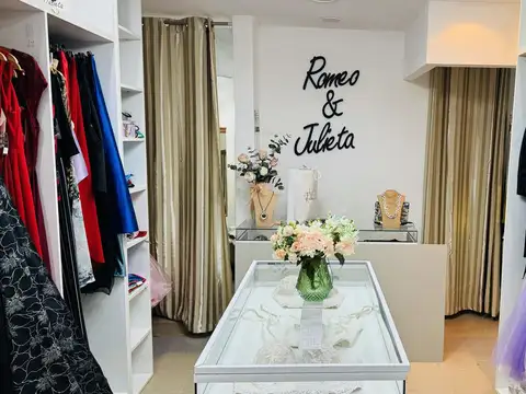 12 de Abril entre 9 de Julio y Maipú