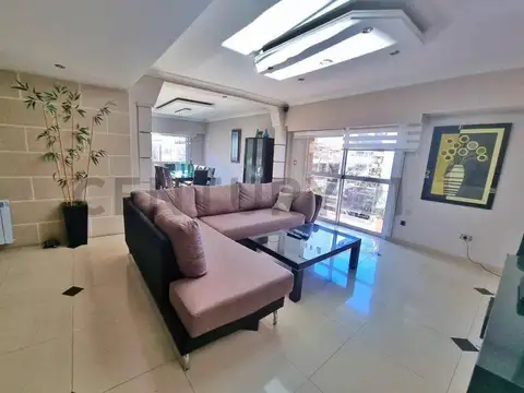 SEMIPISO 5 AMBIENTES DE CATEGORIA C/BALCON ZONA CENTRO C/COCHERA