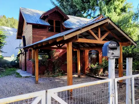FINA PATAGONIA. Casa en alquiler c/ cochera en San Martin de los Andes