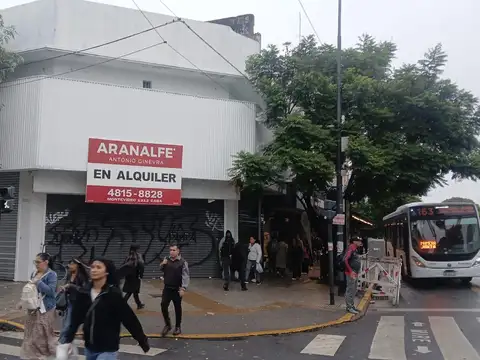 Av Rivadavia al 11500