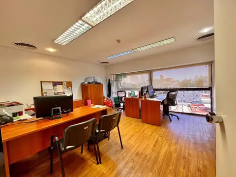 oficina con cocheras. Muy luminoso. centro