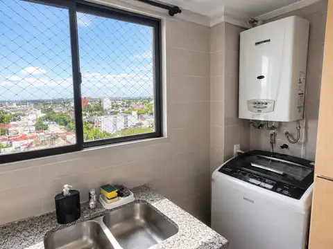 DEPARTAMENTO SEMIPISO DE 2 AMBIENTES AL FRENTE, OPCIONAL AMUEBLADO