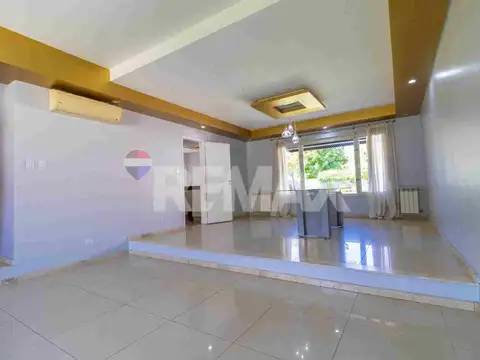 Casa 8 ambientes con 3 baños