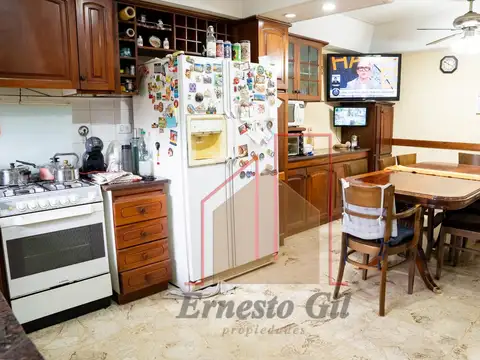 Chalet 5 ambientes con quincho