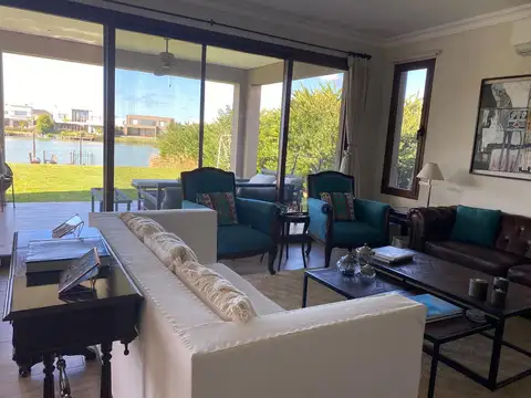 Casa 5 ambientes con 3 baños
