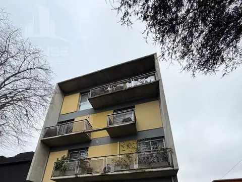 Departamento 2 ambientes con cochera descubierta en alquiler - Quilmes Oeste