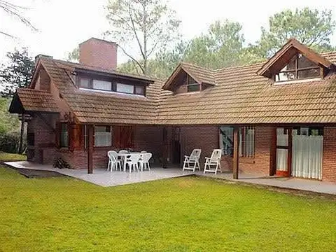 Casa 7 ambientes con 3 baños