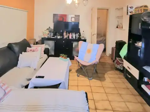 VENTA CASA 6 AMBIENTES FLORES EN BLOQUE TERRAZA
