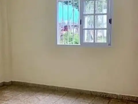 CASA 3 AMBIENTES S/LOTE 10X40 - APTA CREDITO CASTELAR