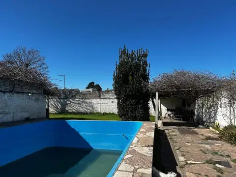 CASA 3 AMB + LOTE EN VENTA EN FLORENCIO VARELA 
