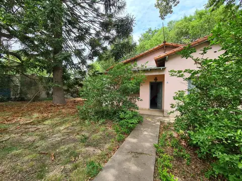 Comodo chalet sobre Ramon Franco 380, Glew