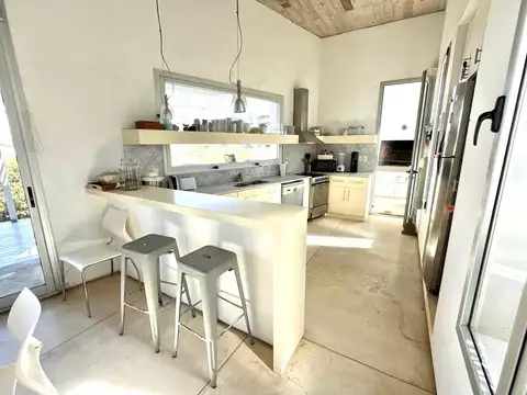 Casa 6 ambientes con 4 baños