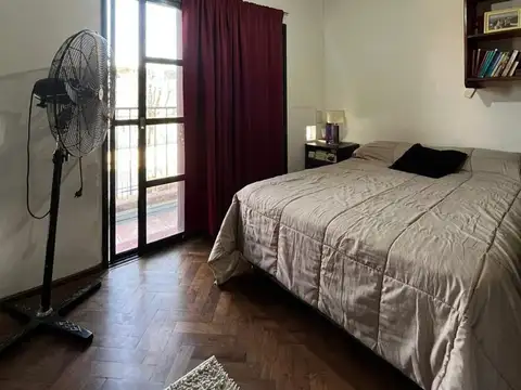 Casa 8 ambientes con 3 baños